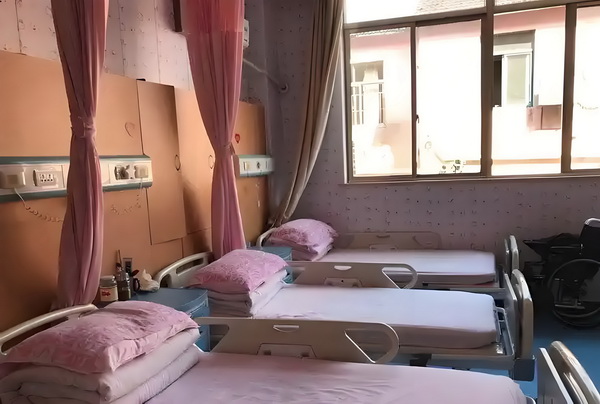 深圳坂田户口办理_变态男躲女神床下,尺度生猛的日本电影! 如果媒体你不能从引流社交
