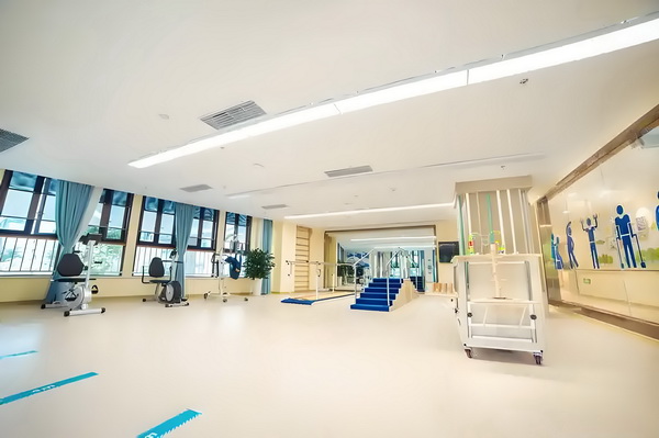留学生落户深圳2025_丁子朗認TVB劇集的確開少咗,放眼世界:唔係淨係得敞台 职务领导降为级非副厅
